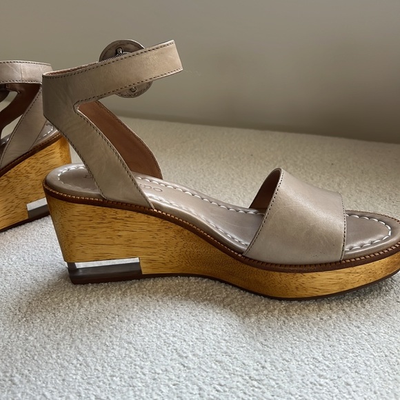 Women’s Bernardo Sandals - Picture 4 of 8